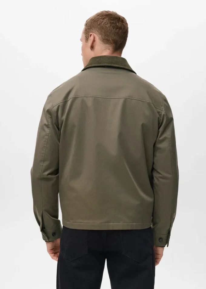 Wasserabweisende Jacke mit Cordkragen Wasserabweisende Jacke mit Cordkragen