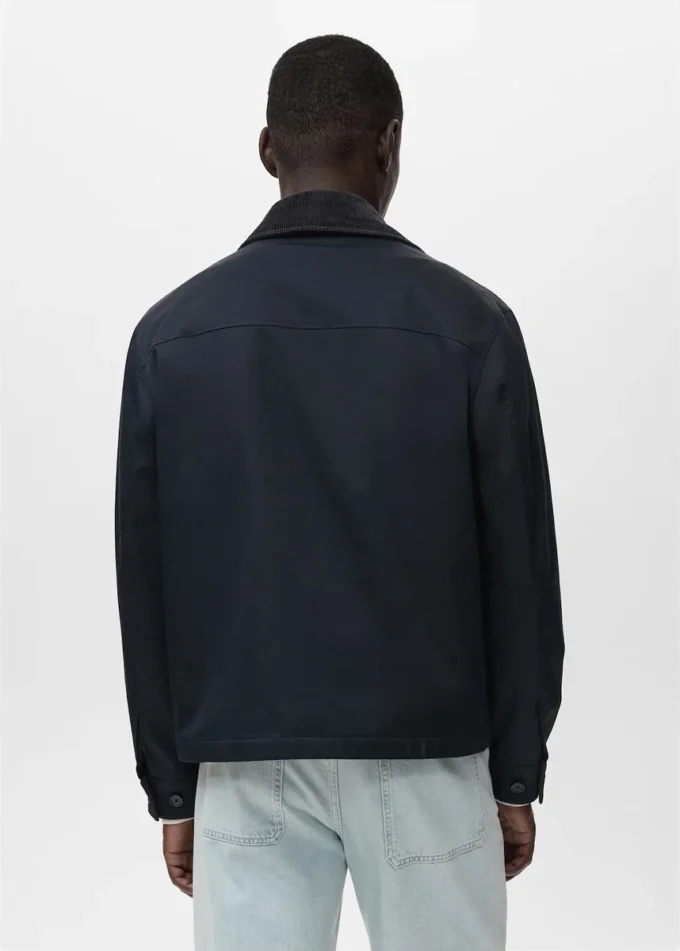 Wasserabweisende Jacke mit Cordkragen Wasserabweisende Jacke mit Cordkragen
