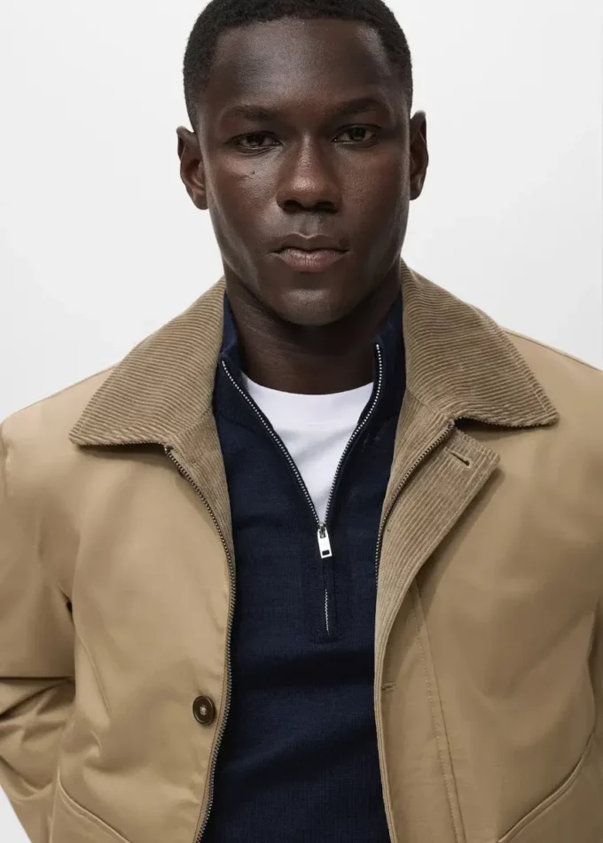 Wasserabweisende Jacke mit Cordkragen Wasserabweisende Jacke mit Cordkragen