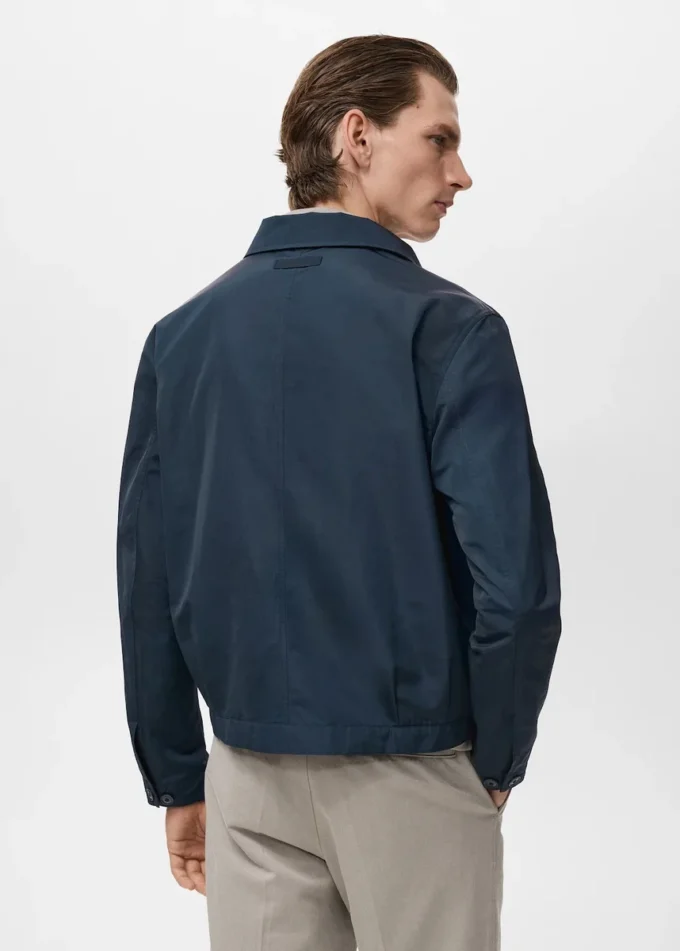 Wasserabweisende Jacke mit Taschen