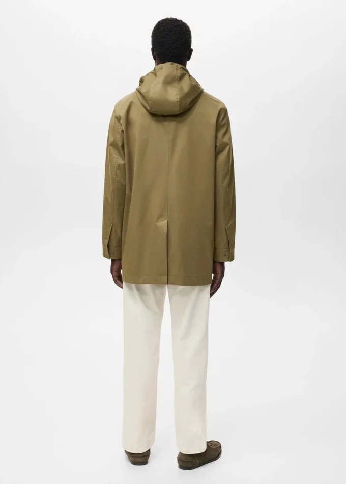 Wasserabweisende Kapuzenjacke im Barn-Stil Wasserabweisende Kapuzenjacke im Barn-Stil