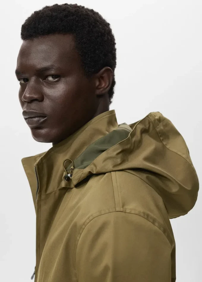 Wasserabweisende Kapuzenjacke im Barn-Stil Wasserabweisende Kapuzenjacke im Barn-Stil