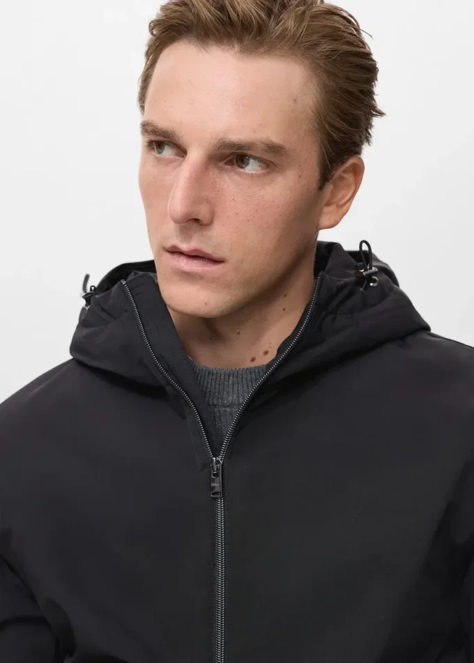 Wasserabweisende Kapuzenjacke im Barn-Stil Wasserabweisende Kapuzenjacke im Barn-Stil