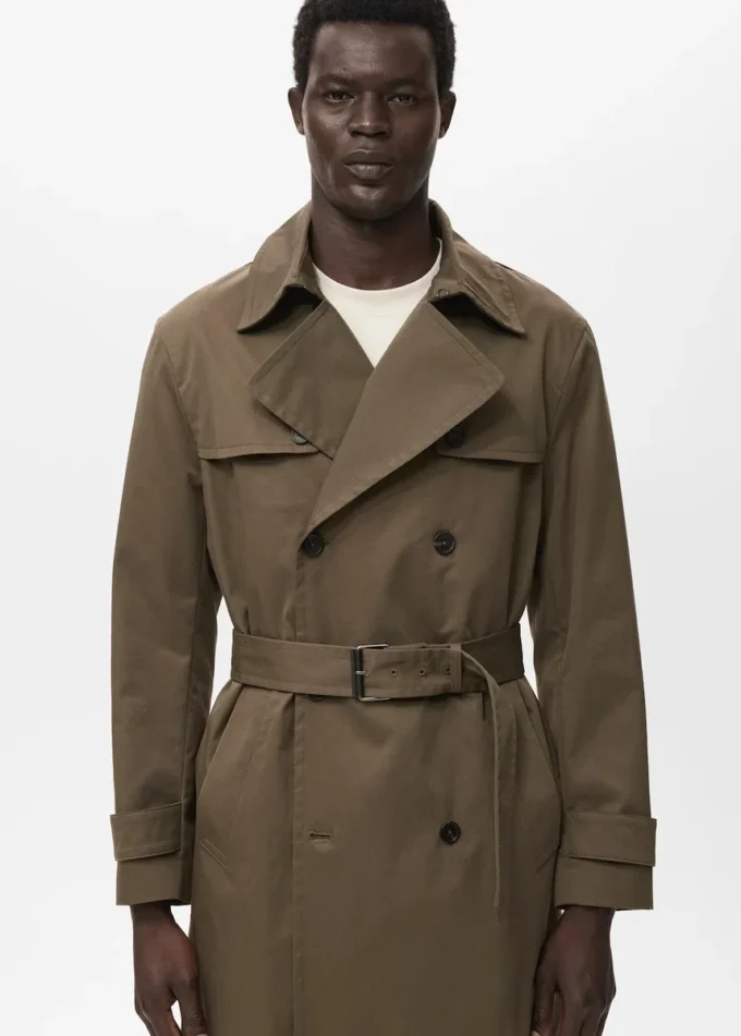 Wasserabweisender Trenchcoat mit Gürtel Wasserabweisender Trenchcoat mit Gürtel