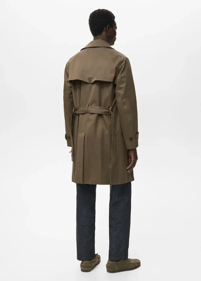 Wasserabweisender Trenchcoat mit Gürtel Wasserabweisender Trenchcoat mit Gürtel