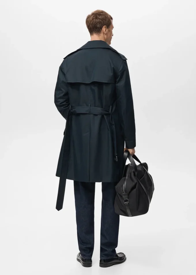 Wasserabweisender Trenchcoat mit Gürtel Wasserabweisender Trenchcoat mit Gürtel