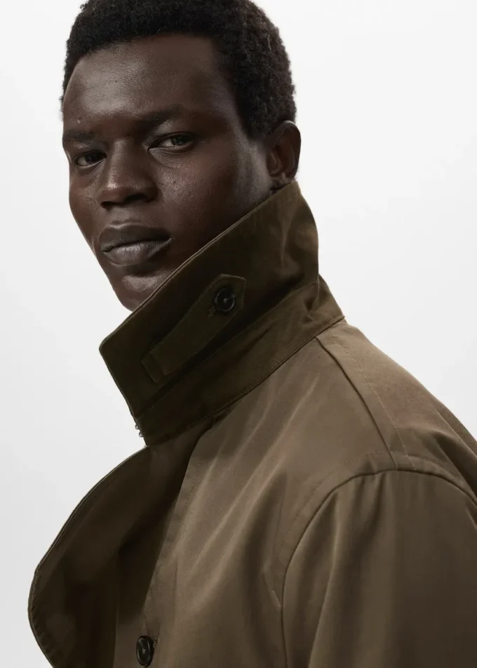 Wasserabweisender Trenchcoat mit Gürtel Wasserabweisender Trenchcoat mit Gürtel