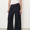 Weite Jeans mit Falten Weite Jeans mit Falten