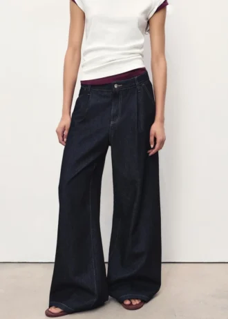 Weite Jeans mit Falten