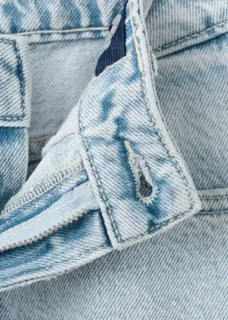 Weite Jeans mit herzförmigen Taschen