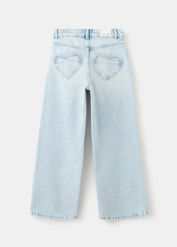 Weite Jeans mit herzförmigen Taschen Weite Jeans mit herzförmigen Taschen