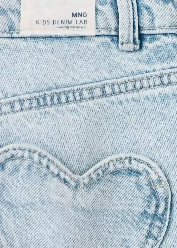 Weite Jeans mit herzförmigen Taschen Weite Jeans mit herzförmigen Taschen