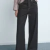 Weite Jeans mit Knöpfen
