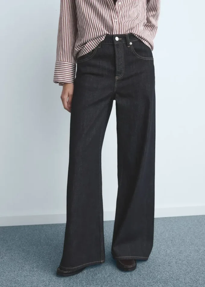 Weite Jeans mit Knöpfen
