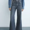 Weite Jeans mit Knöpfen