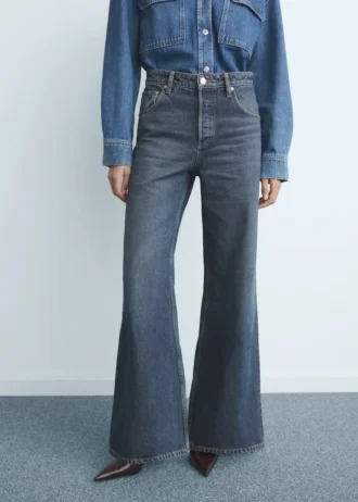 Weite Jeans mit Knöpfen