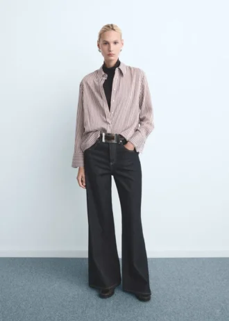 Weite Jeans mit Knöpfen