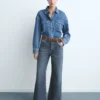 Weite Jeans mit Knöpfen