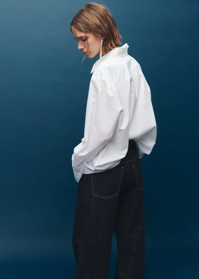 Weite Jeans mit Knöpfen