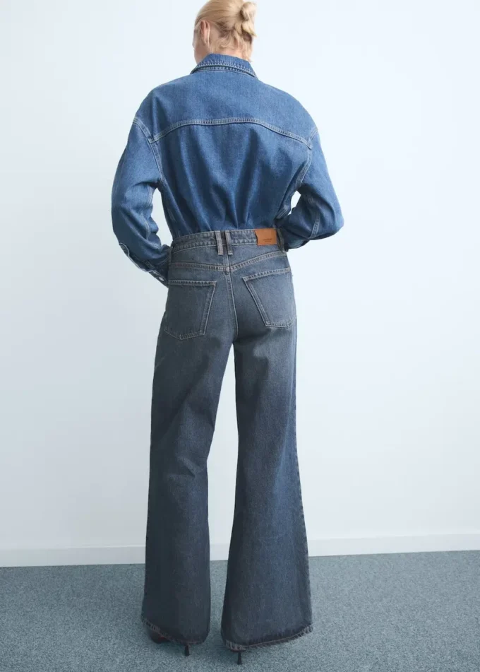 Weite Jeans mit Knöpfen