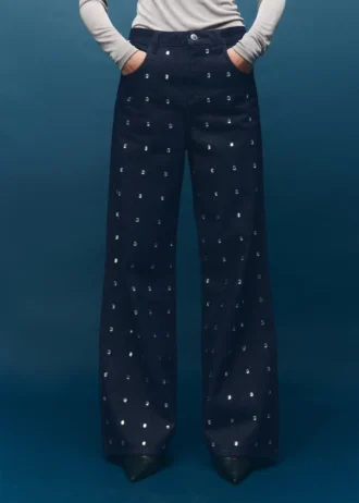 Weite Jeans mit Kristallen