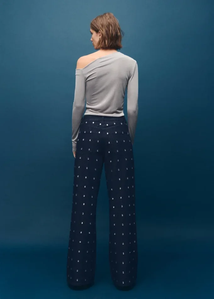 Weite Jeans mit Kristallen