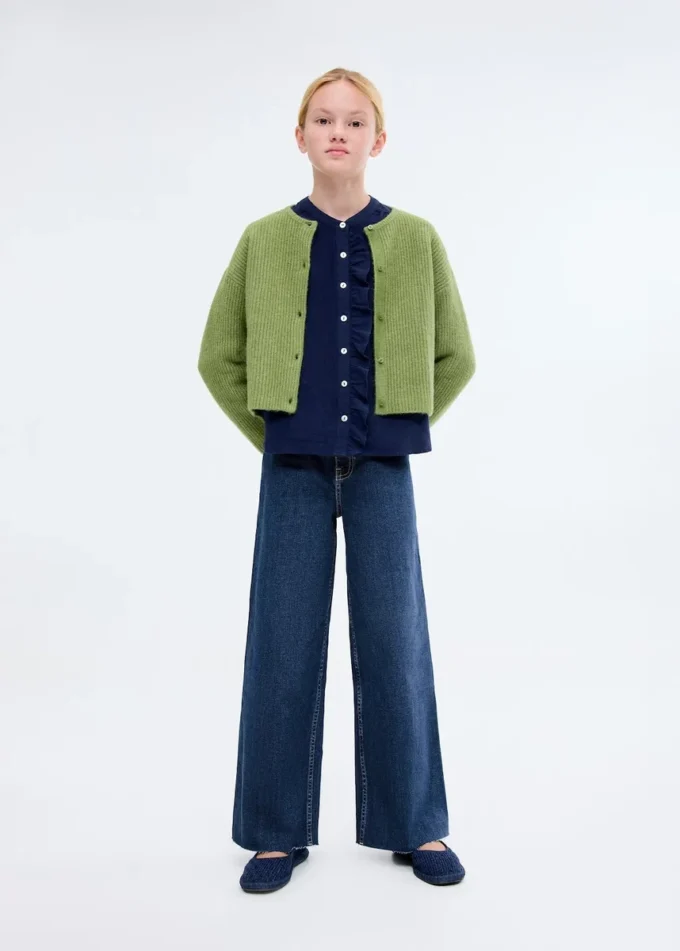 Weite Jeans mit leicht ausgefranstem Saum Weite Jeans mit leicht ausgefranstem Saum