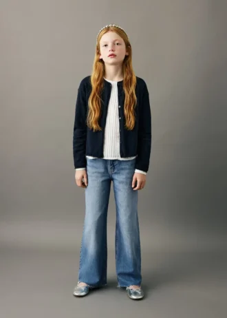 Weite Jeans mit leicht ausgefranstem Saum