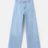 Weite Jeans mit leicht ausgefranstem Saum Weite Jeans mit leicht ausgefranstem Saum