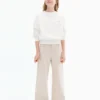 Weite Jeans mit leicht ausgefranstem Saum