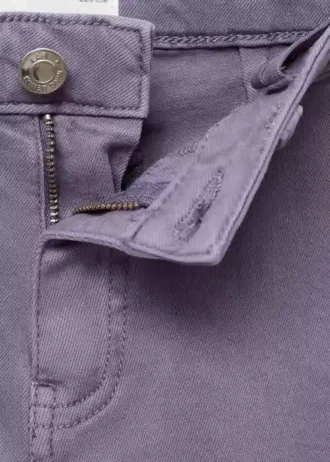 Weite Jeans mit leicht ausgefranstem Saum