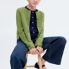 Weite Jeans mit leicht ausgefranstem Saum Weite Jeans mit leicht ausgefranstem Saum