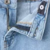 Weite Jeans mit leicht ausgefranstem Saum Weite Jeans mit leicht ausgefranstem Saum