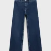 Weite Jeans mit leicht ausgefranstem Saum Weite Jeans mit leicht ausgefranstem Saum