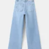 Weite Jeans mit leicht ausgefranstem Saum Weite Jeans mit leicht ausgefranstem Saum