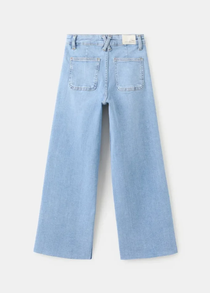 Weite Jeans mit leicht ausgefranstem Saum Weite Jeans mit leicht ausgefranstem Saum