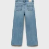 Weite Jeans mit leicht ausgefranstem Saum Weite Jeans mit leicht ausgefranstem Saum