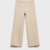 Weite Jeans mit leicht ausgefranstem Saum