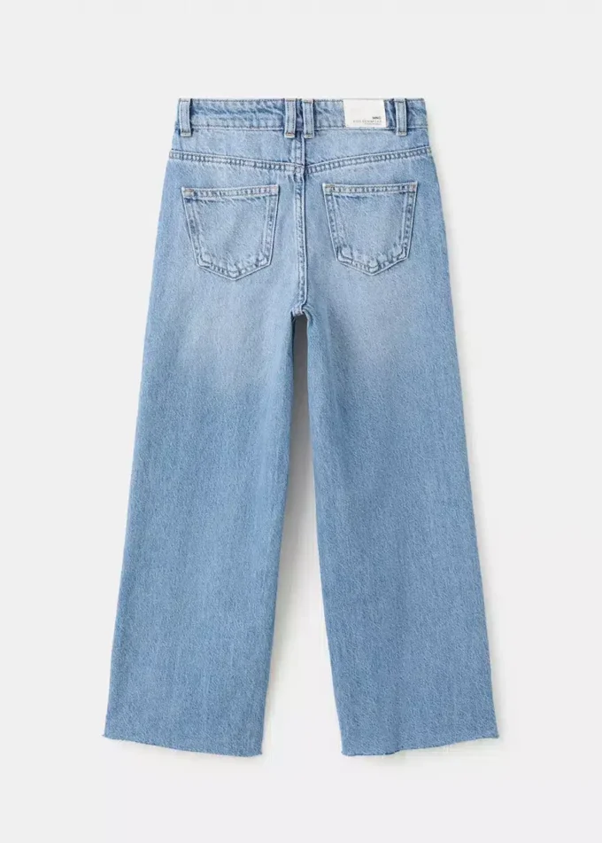 Weite Jeans mit leicht ausgefranstem Saum Weite Jeans mit leicht ausgefranstem Saum