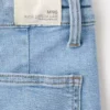 Weite Jeans mit leicht ausgefranstem Saum Weite Jeans mit leicht ausgefranstem Saum