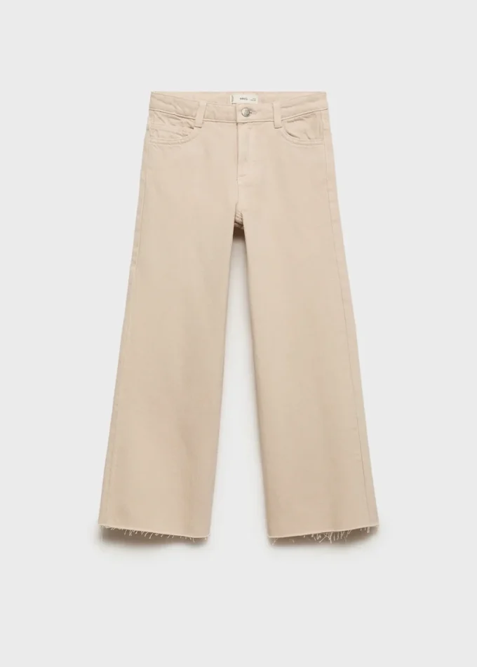 Weite Jeans mit leicht ausgefranstem Saum