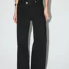 Weite Jeans mit mittlerer Leibhöhe und überkreuztem Bund Weite Jeans mit mittlerer Leibhöhe und überkreuztem Bund
