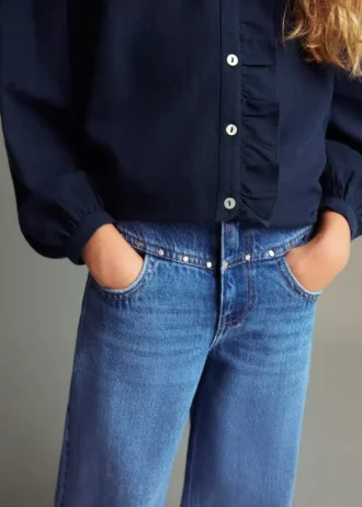 Weite Jeans mit Nieten