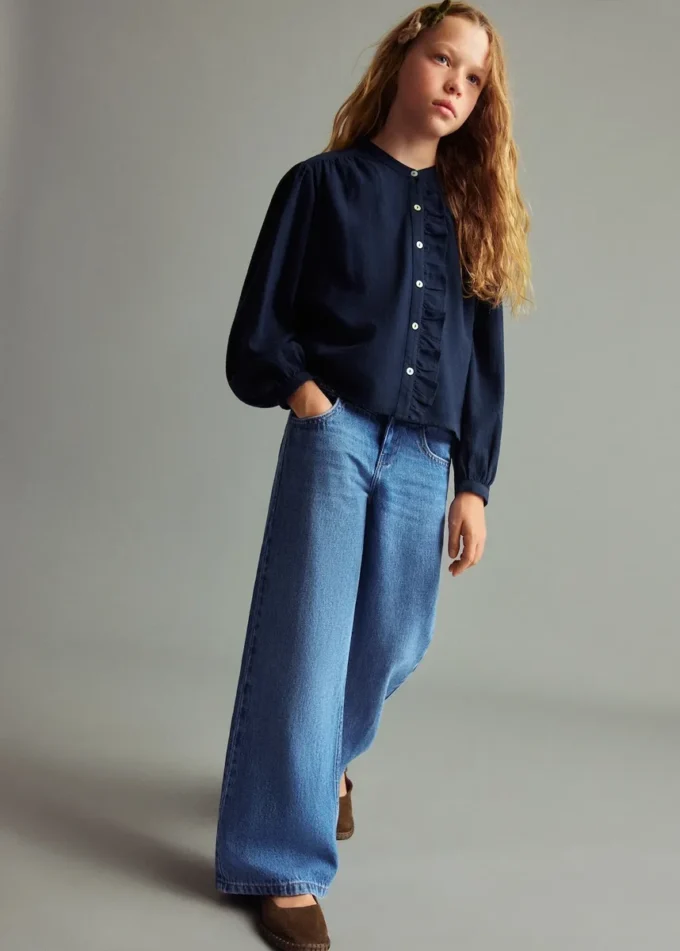 Weite Jeans mit Nieten Weite Jeans mit Nieten