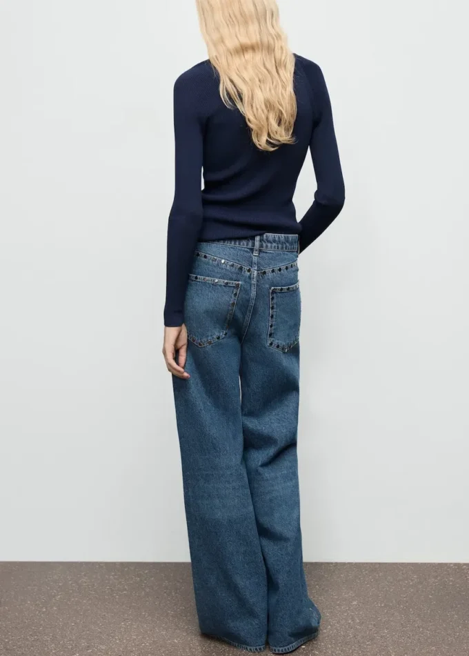 Weite Jeans mit Nieten