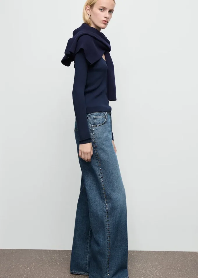 Weite Jeans mit Nieten