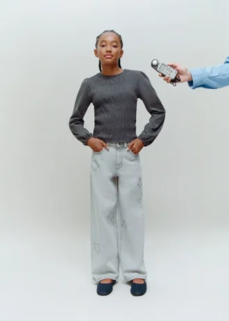 Weite Jeans mit Sternen