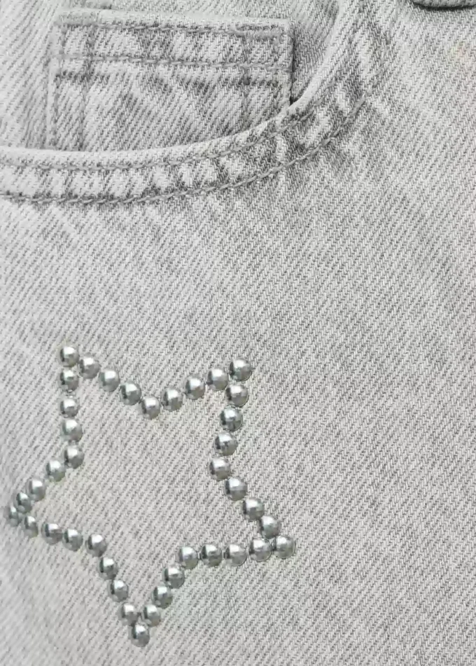 Weite Jeans mit Sternen Weite Jeans mit Sternen