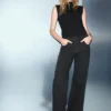 Weite Jeans mit Strasssteinen Weite Jeans mit Strasssteinen