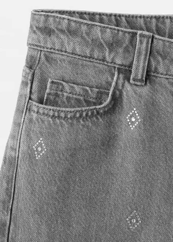 Weite Jeans mit Strasssteinen Weite Jeans mit Strasssteinen